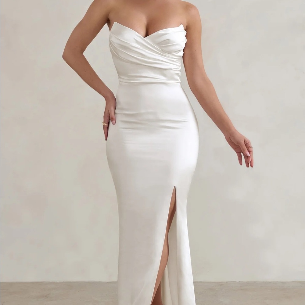 CORALINE
WHITE STRAPLESS MAXI DRESS WITH SPLIT